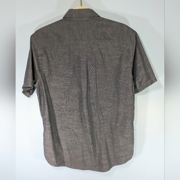 Eddie Bauer Chambray Classic Fit Short Sleeved Button Down Shirt - Picture 2 of 4